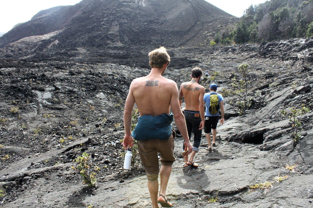 Hawaii / Big Island: Hiking thru the Kilauea Iki Crater